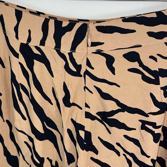 Le Lis Tan Zebra Stripe Silky Wide Leg Dress Pant (Medium) - Picture 8 of 13